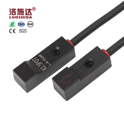 Q8 Series Square Inductive Proximity Sensor Non-Flush Mounting 2.5mm Detection Distance IP67 Protection DC 10-30V NPN/PNP Output